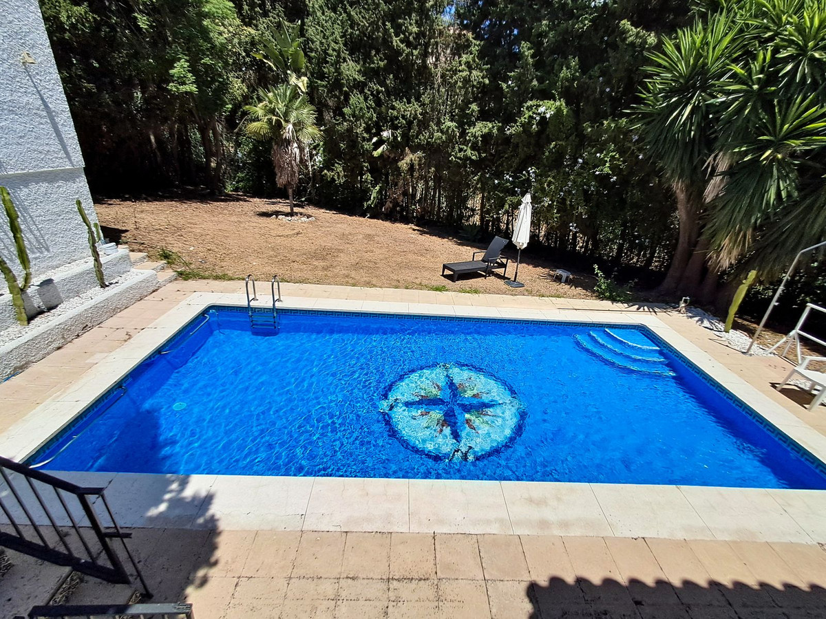 7 Bed Μονοκατοικία βίλα in Calahonda, Τύπος Ακινήτου