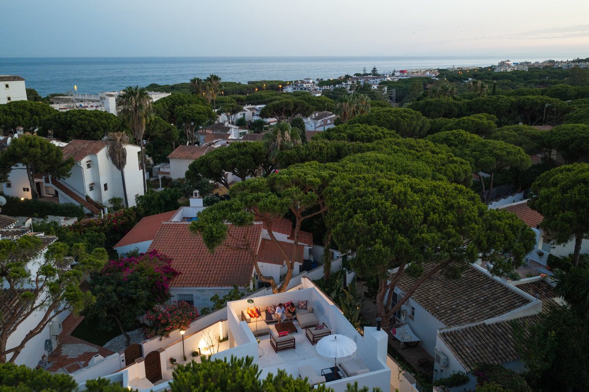 4 Bed Detached Villa in Calahonda in Calahonda, Detached Villa