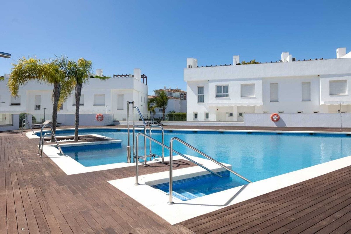 4 Bed Semi-Detached House in Calahonda in Calahonda, 