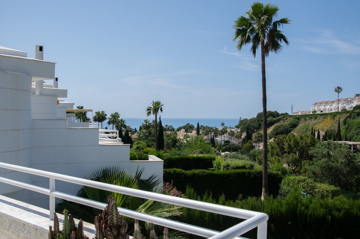 4 Bed منزل شبه منفصل in Calahonda في Calahonda, فيلا شبه منفصلة