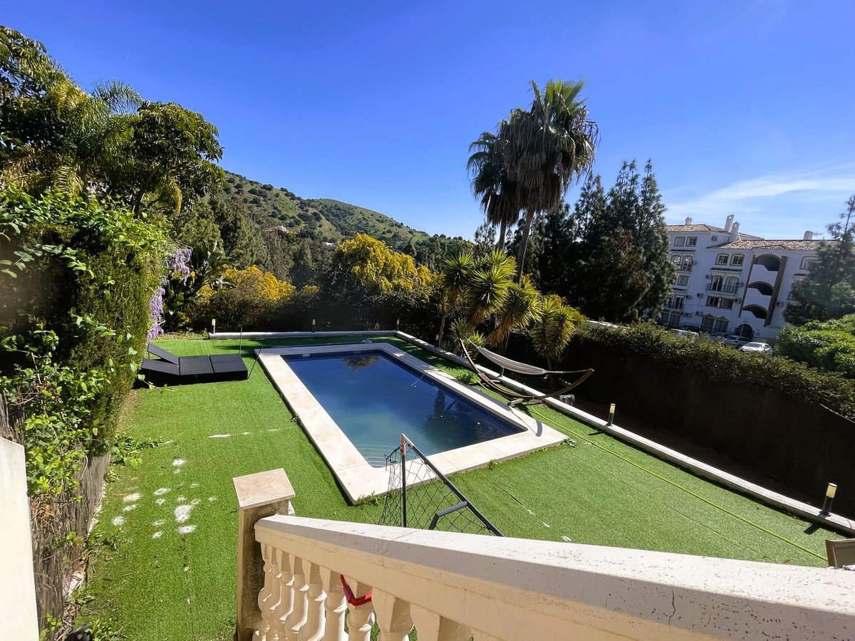 4 Bed منزل شبه منفصل in Calahonda في Calahonda, 