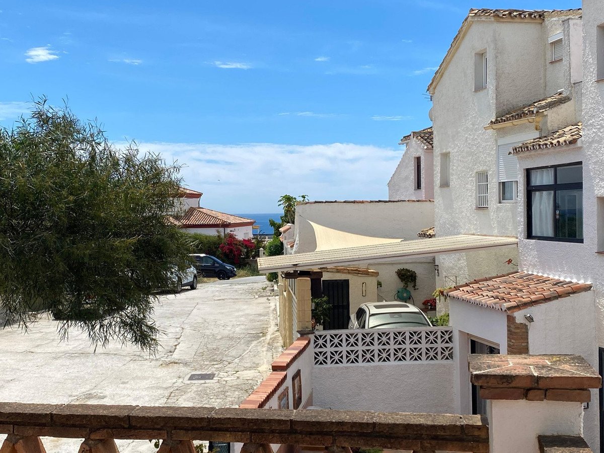 4 Bed منزل شبه منفصل in Calahonda في Calahonda, منزل شبه منفصل