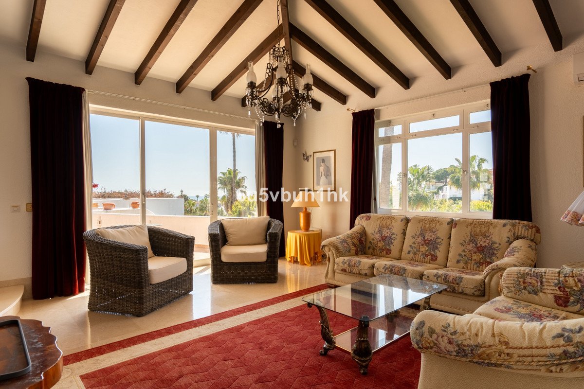 5 Bed فيلا مستقلة in Calahonda في Calahonda, فيلا مستقلة