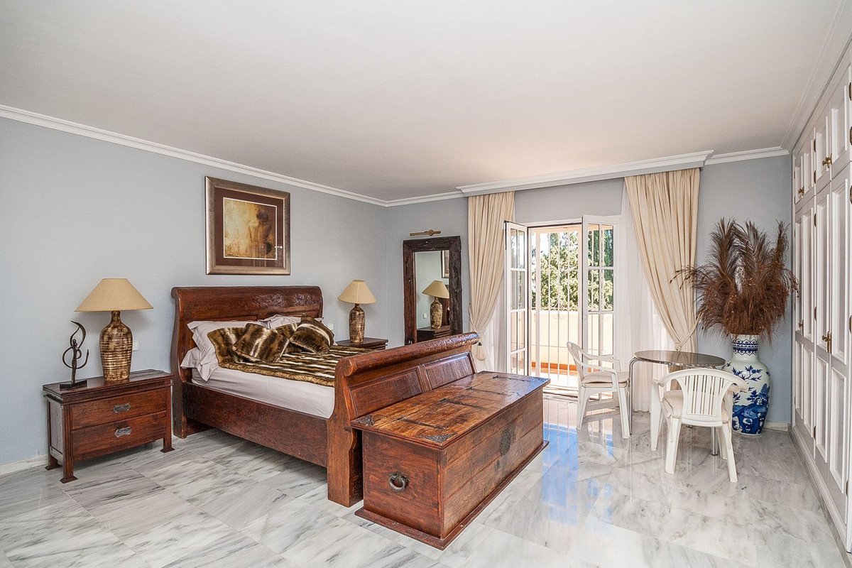 5 Bed فيلا مستقلة in Calahonda في Calahonda — فيلا منفصلة