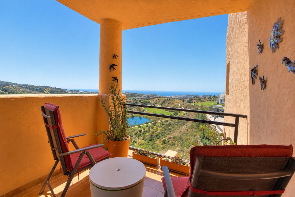 2 Bed Middle Floor Apartment in Calanova Golf in Calanova Golf, Apartment