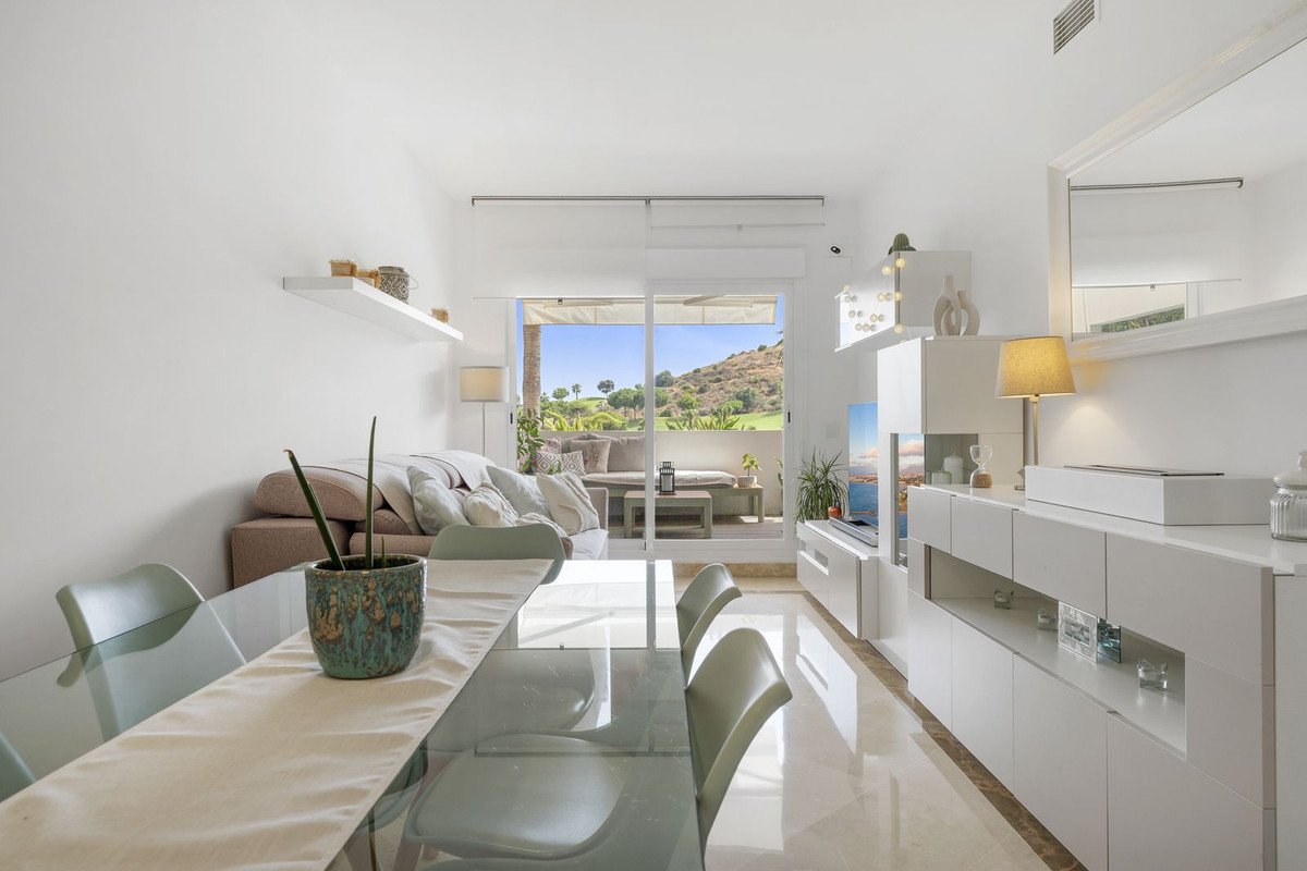 2 Bed Middle Floor Apartment in Calanova Golf in Calanova Golf, 