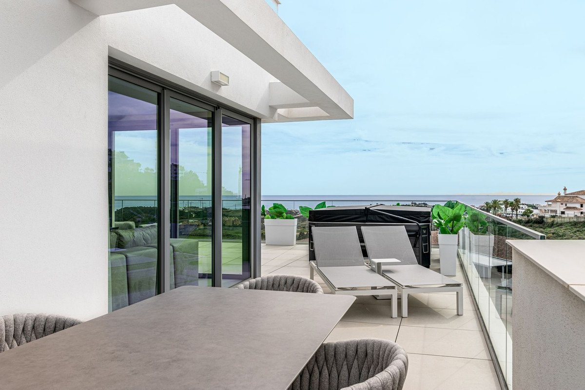 2 Bed Penthouse in Calanova Golf in Calanova Golf, Penthouse