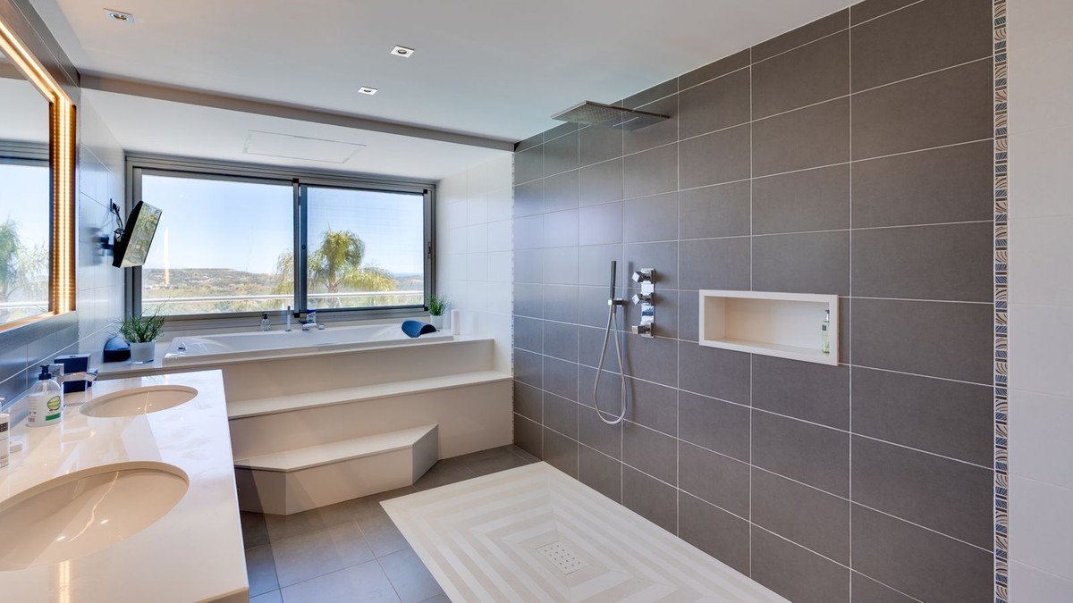 4 Bed Detached Villa in Calanova Golf in Calanova Golf, Detached Villa