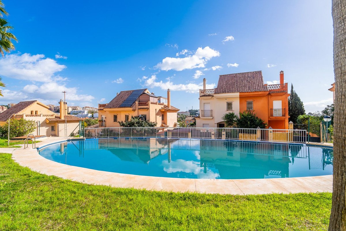 4 Bed Semi-Detached House in Riviera del Sol in Riviera del Sol, 