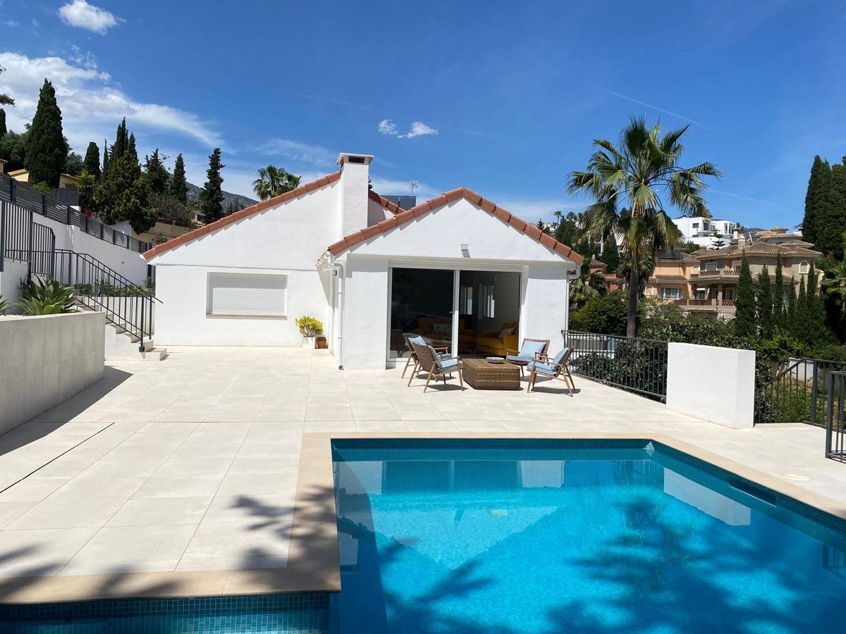 4 Bed فيلا مستقلة in Mijas Costa في Campo Mijas, فيلا مستقلة