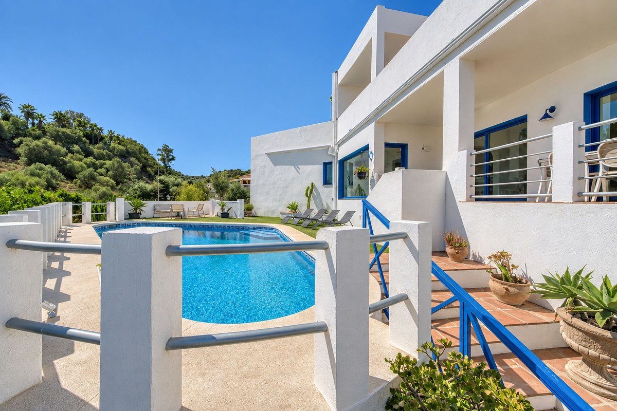 4 Bed Detached Villa in Cerros del Aguila