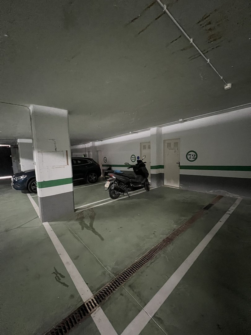 Garage in Mijas in Mijas, Garage