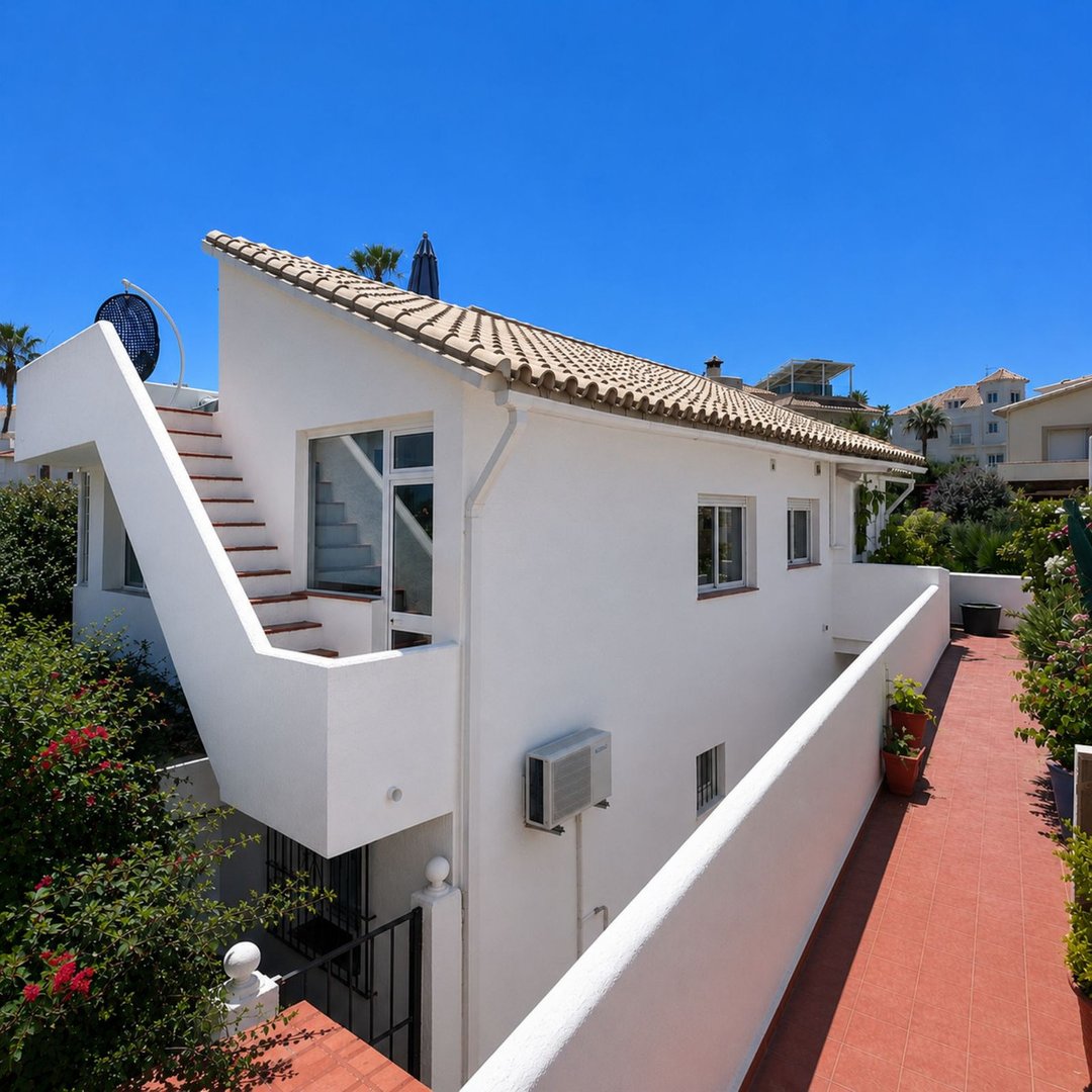4 Bed Detached Villa in El Faro in El Faro, Detached Villa