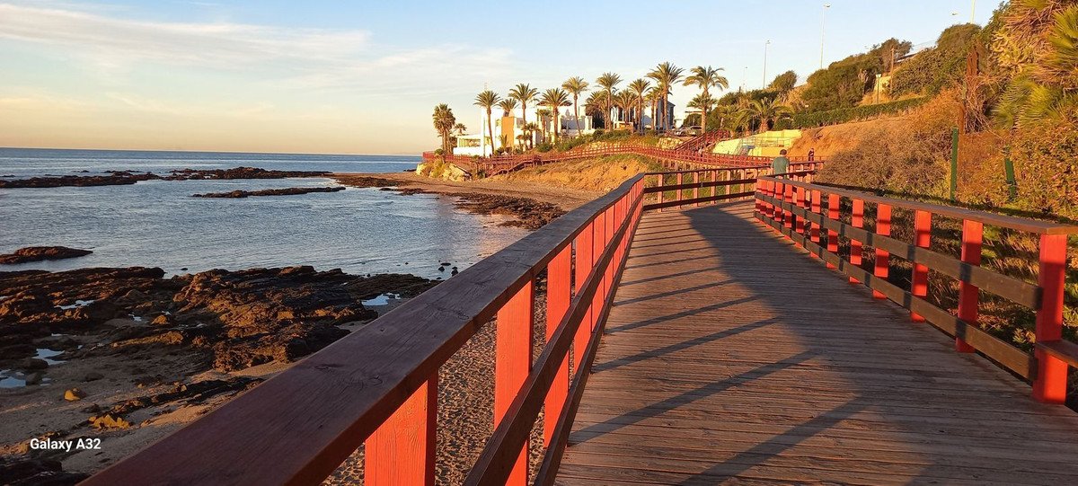 1 Bed شقة في الطابق الأوسط in La Cala de Mijas في La Cala de Mijas, شقة