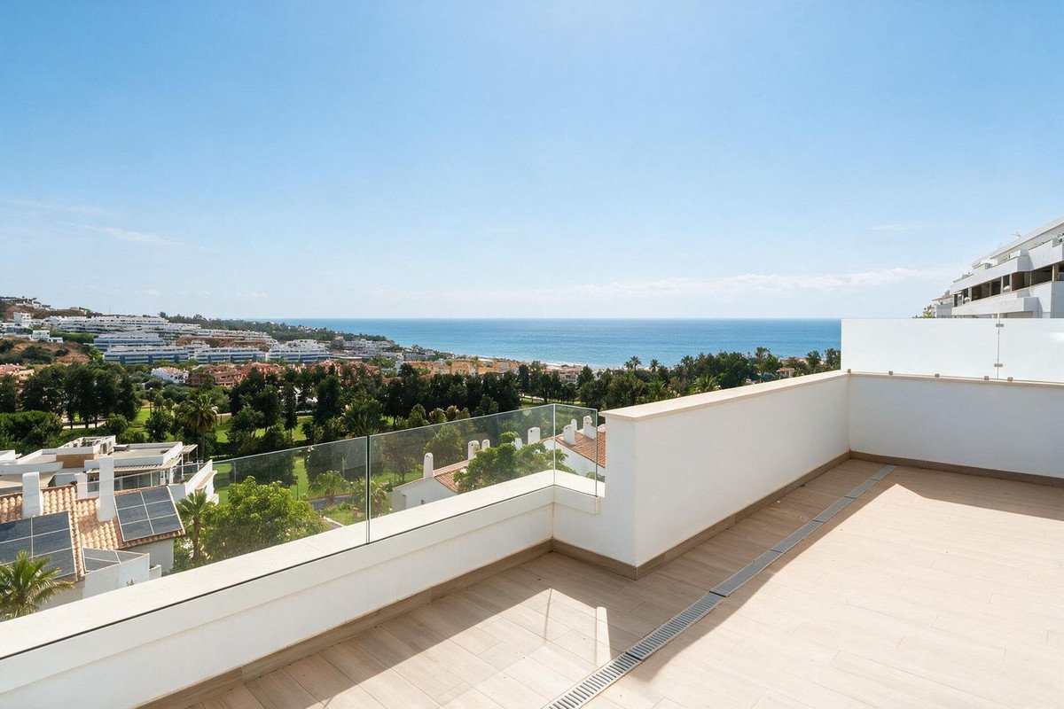 2 Bed Middle Floor Apartment in La Cala de Mijas in La Cala de Mijas, Apartment