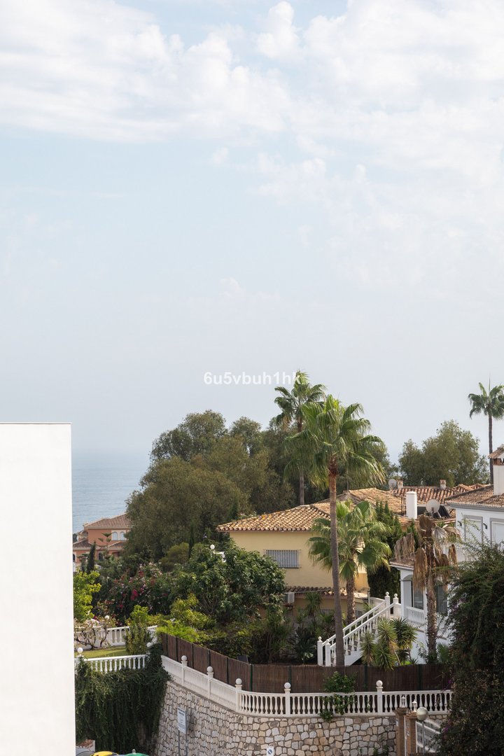 2 Bed Middle Floor Apartment in La Cala de Mijas