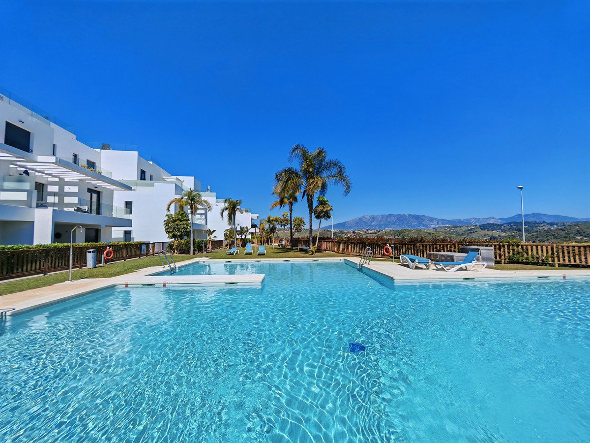 3 Bed شقة في الطابق الأوسط in La Cala de Mijas في La Cala de Mijas, شقة