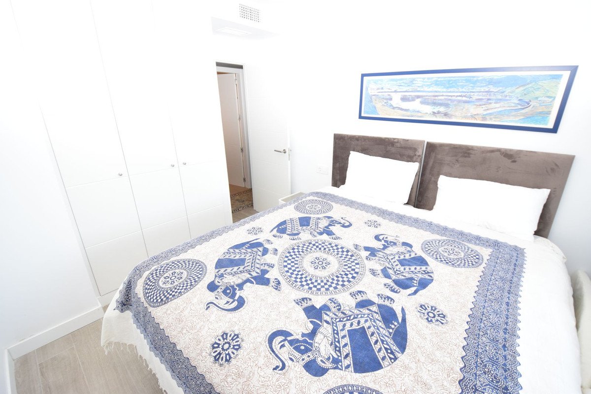 3 Bed شقة في الطابق الأوسط in La Cala de Mijas في La Cala de Mijas, شقة
