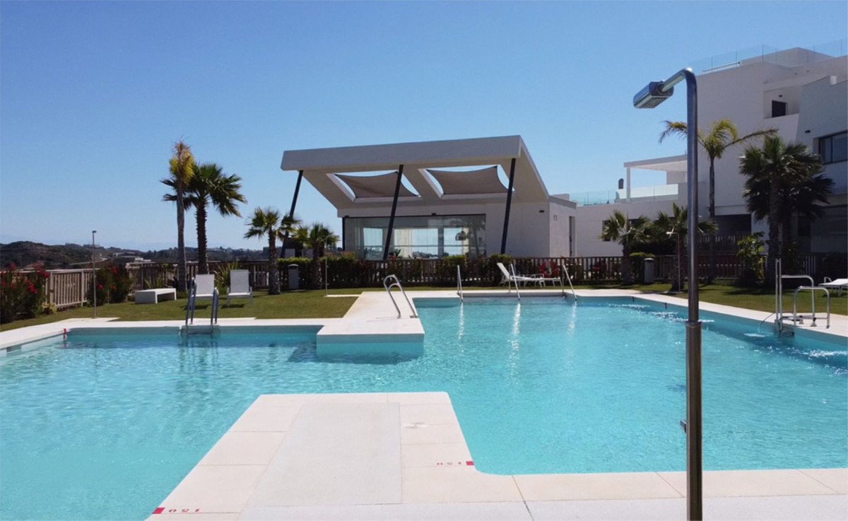 3 Bed شقة في الطابق الأرضي in La Cala de Mijas في La Cala de Mijas, شقة