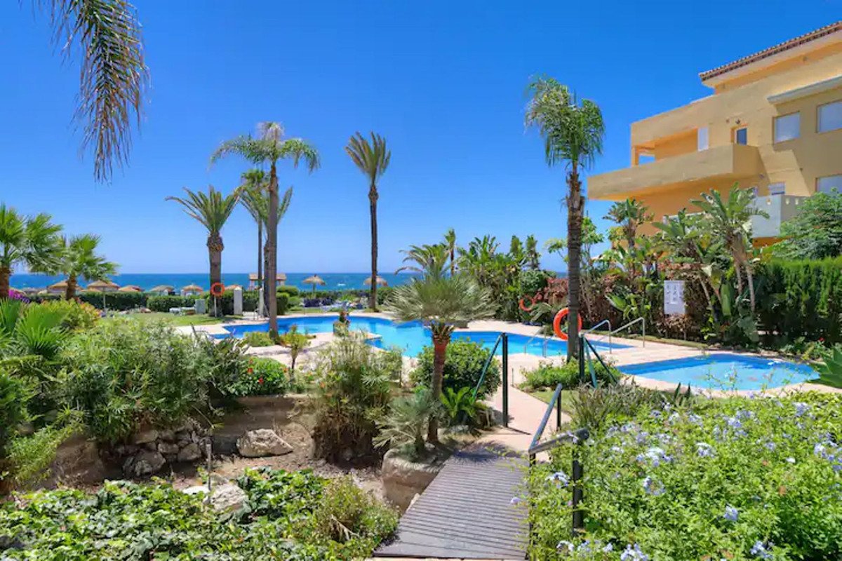 3 Bed شقة في الطابق الأرضي in La Cala de Mijas في La Cala de Mijas, شقة