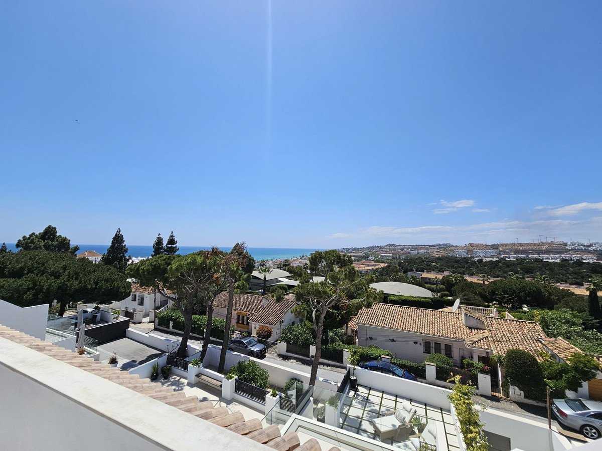 4 Bed فيلا مستقلة in La Cala de Mijas في La Cala de Mijas, فيلا منفصلة