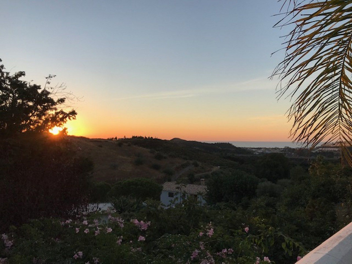 4 Bed فيلا مستقلة in La Cala de Mijas في La Cala de Mijas, فيلا منفصلة