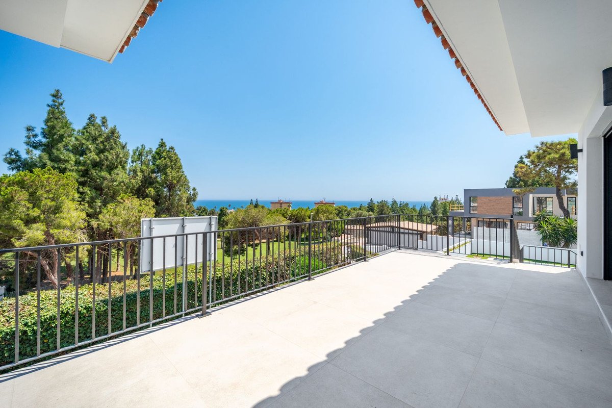 5 Bed فيلا مستقلة in La Cala de Mijas في La Cala de Mijas, فيلا مستقلة