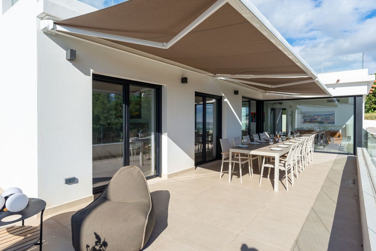 6 Bed فيلا مستقلة in La Cala de Mijas في La Cala de Mijas, فيلا مستقلة