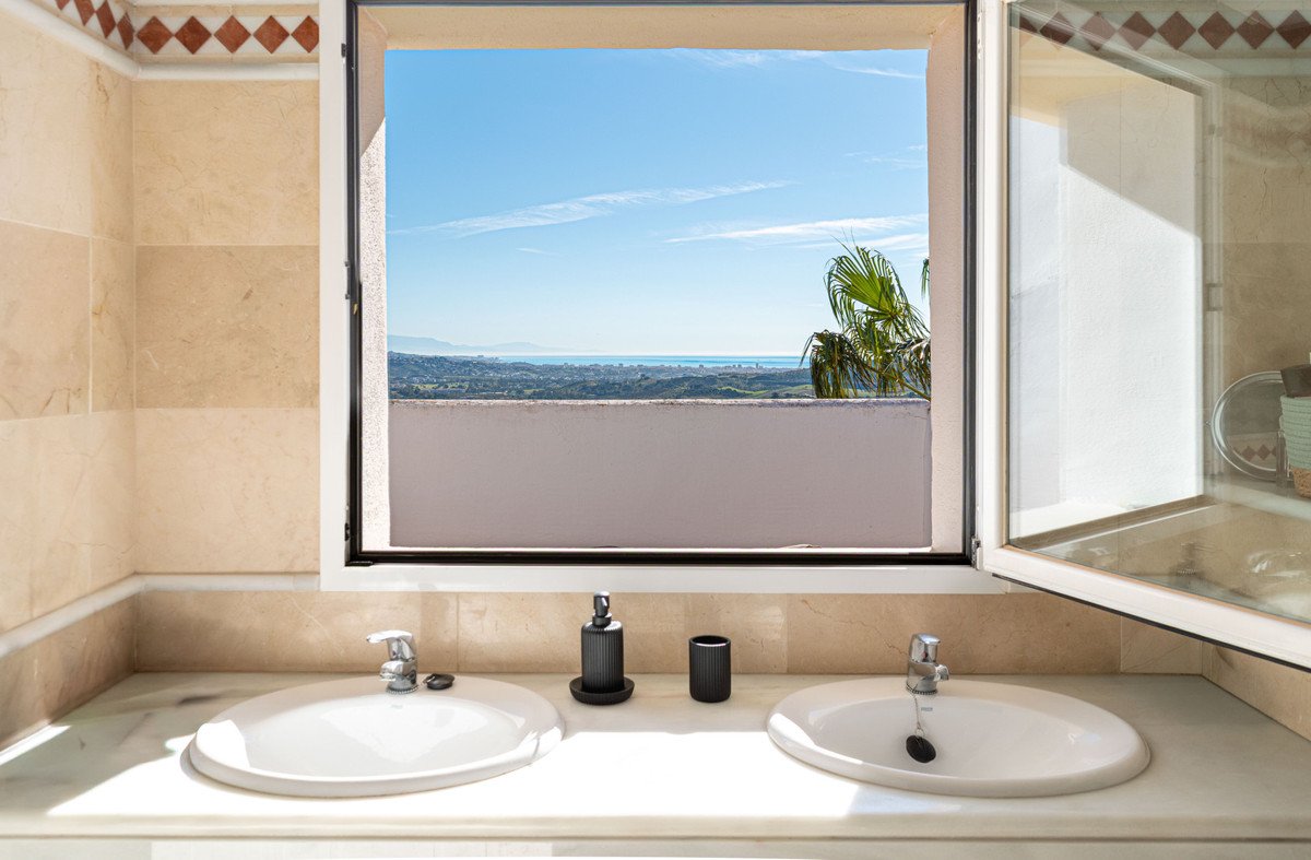 3 Bed Duplex in La Cala Golf في La Cala Golf, دوبلكس