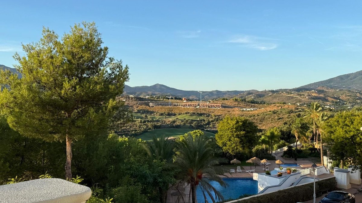 Villa with pool overlooking mountains and golf course