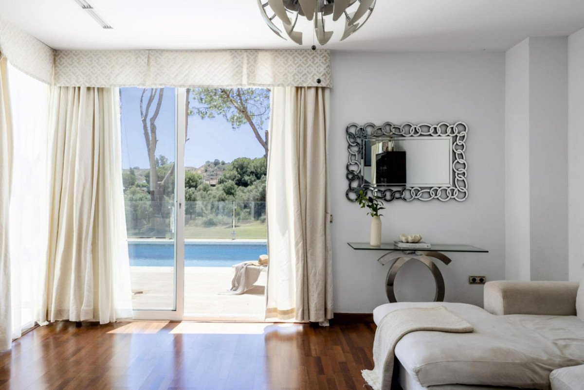 4 Bed فيلا مستقلة in La Cala Golf في La Cala Golf, فيلا منفصلة