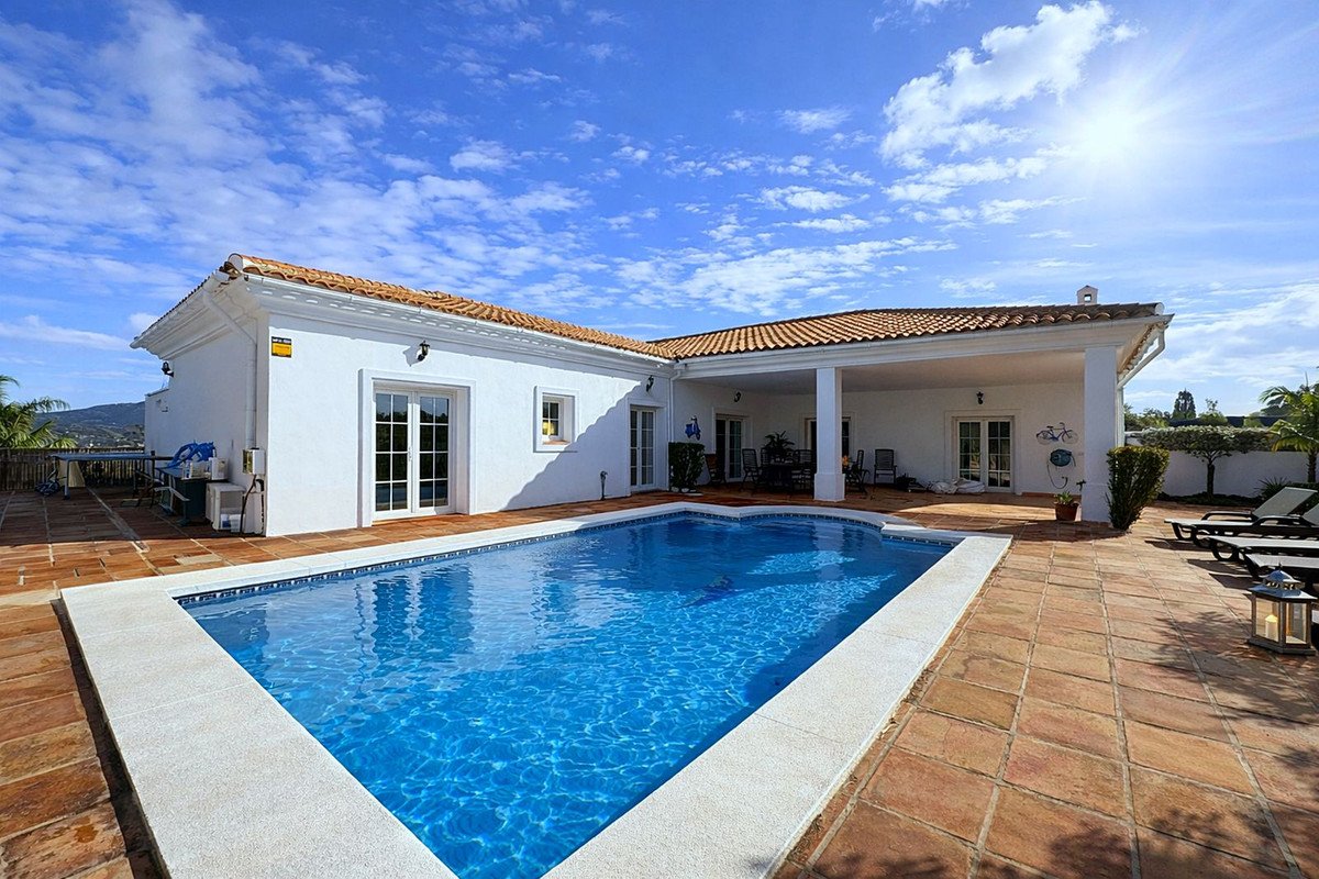 7 Bed فيلا مستقلة in La Cala Golf في La Cala Golf, فيلا منفصلة