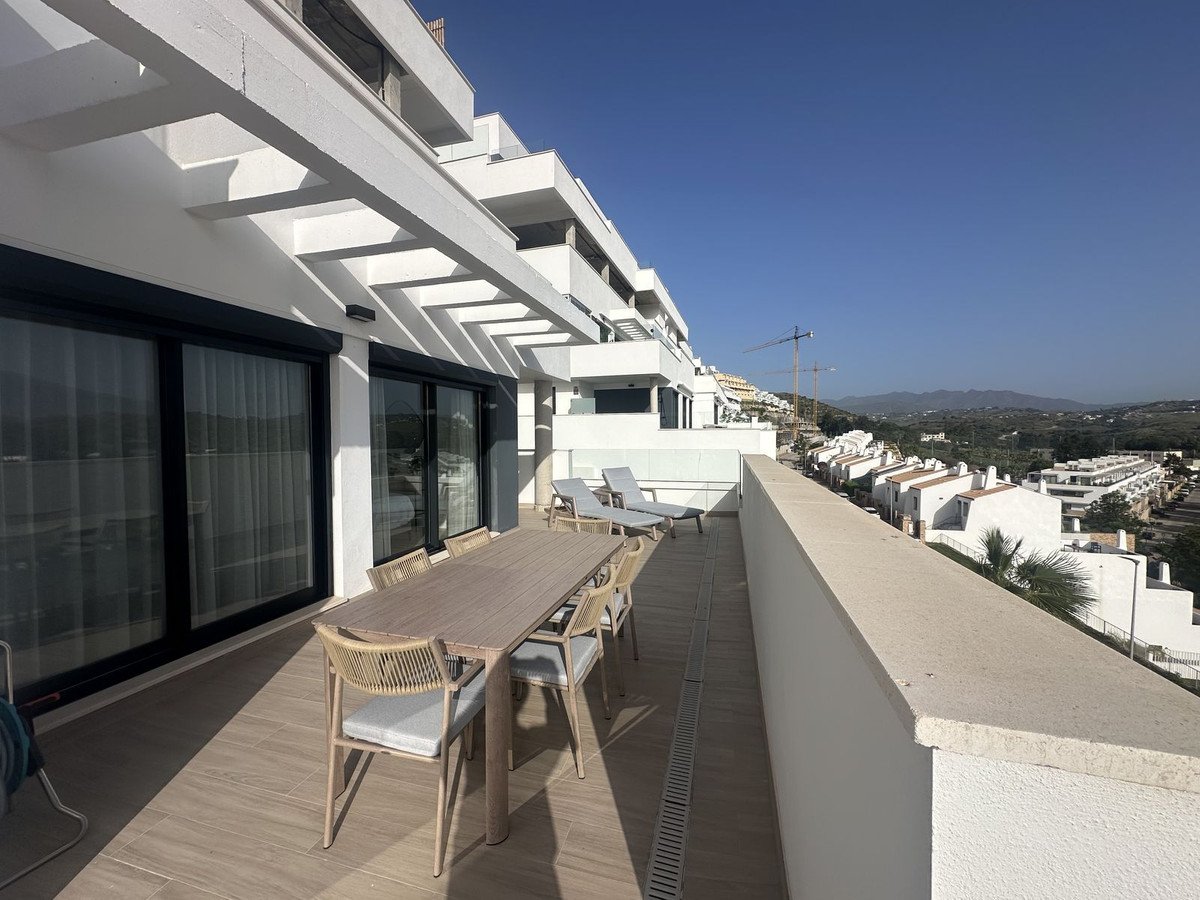 2 Bed شقة في الطابق الأوسط in La Cala de Mijas في La Cala de Mijas, 