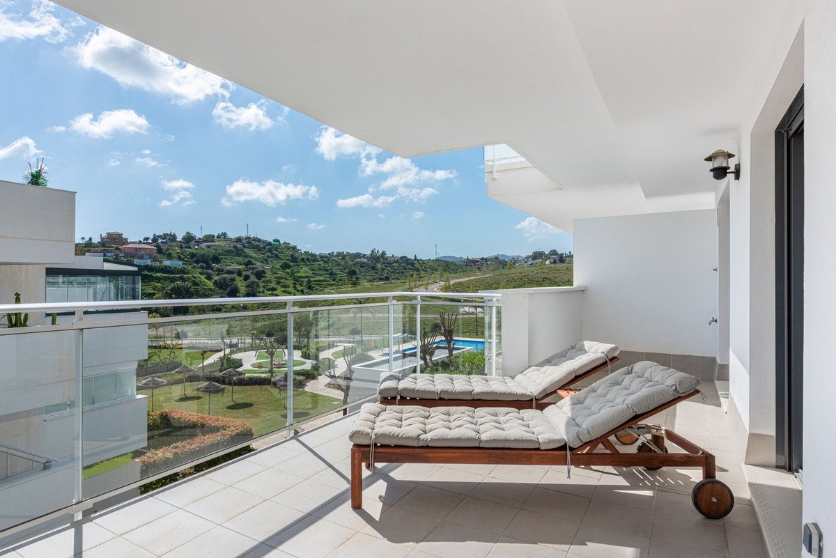 2 Bed شقة في الطابق الأوسط in La Cala de Mijas في La Cala de Mijas, 