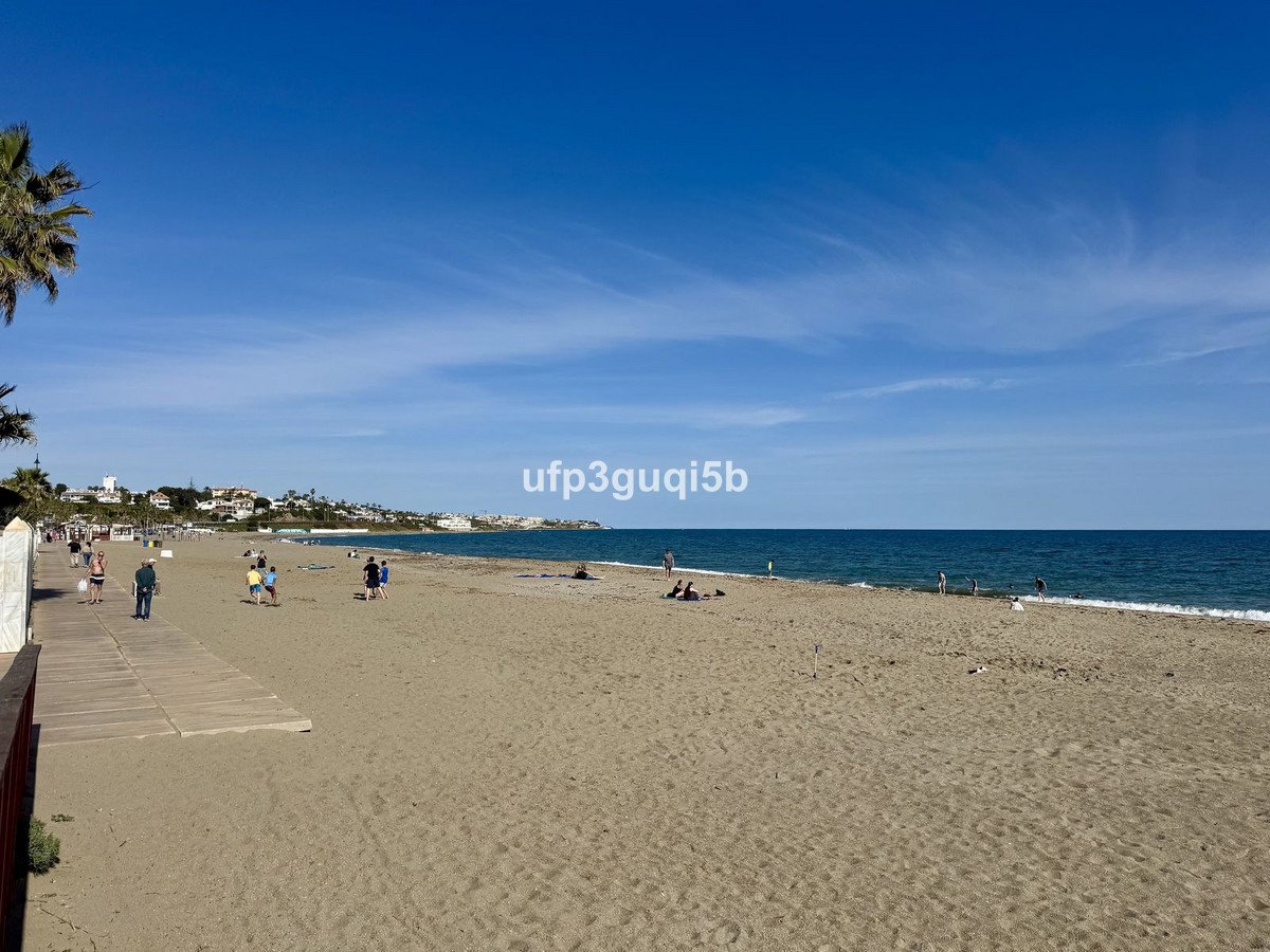 2 Bed Bovenste Verdieping Appartement in La Cala de Mijas in La Cala de Mijas, 