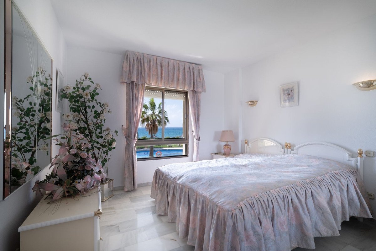 2 Bed شقة في الطابق الأوسط in La Cala de Mijas في La Cala de Mijas, 