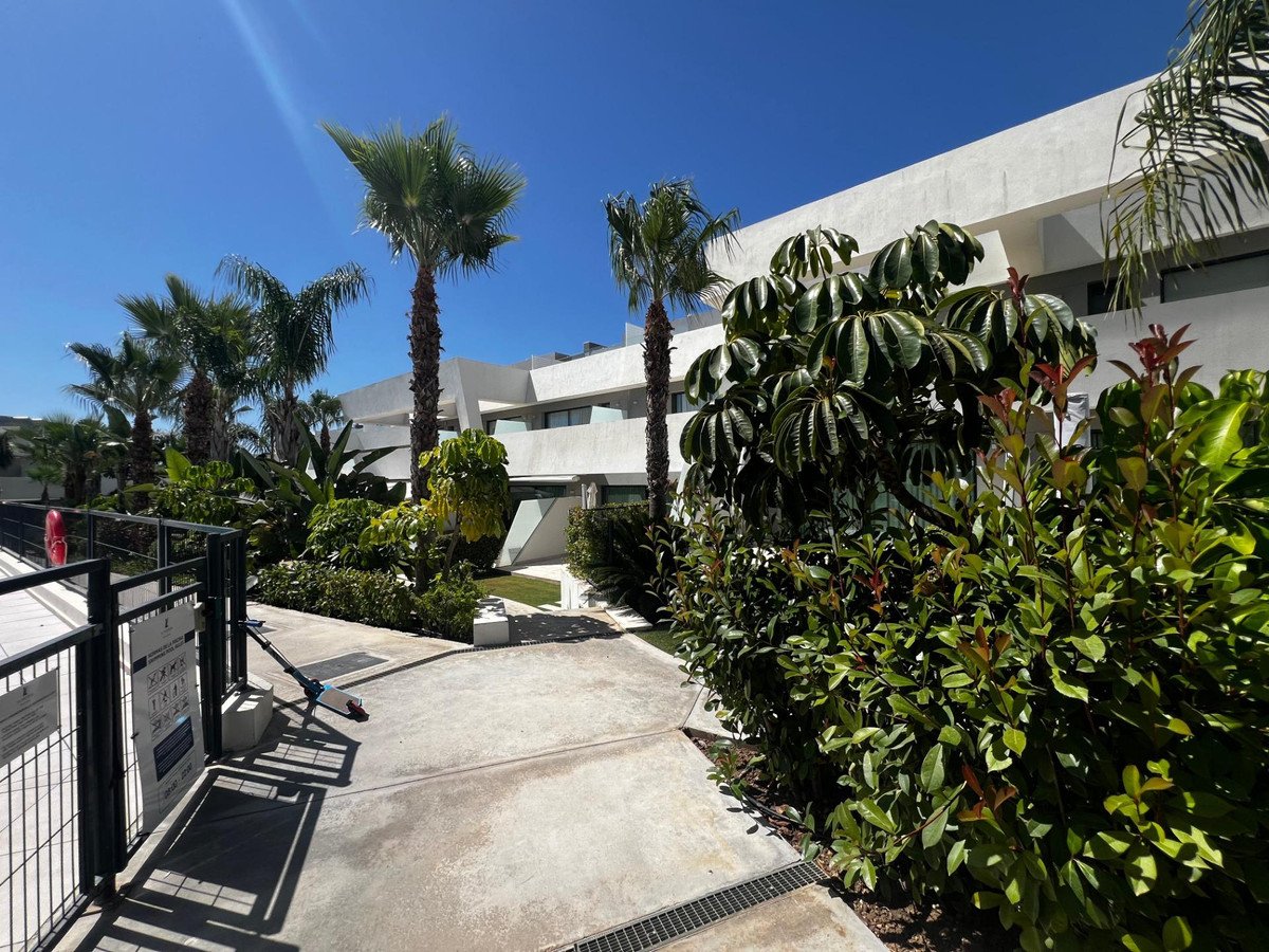 4 Bed Апартамент на среден етаж in La Cala de Mijas в La Cala de Mijas, 