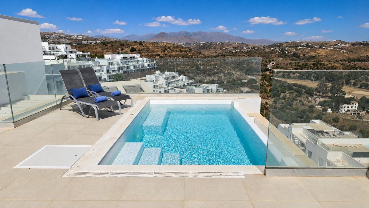 4 Bed بنتهاوس in La Cala de Mijas في La Cala de Mijas, بنتهاوس