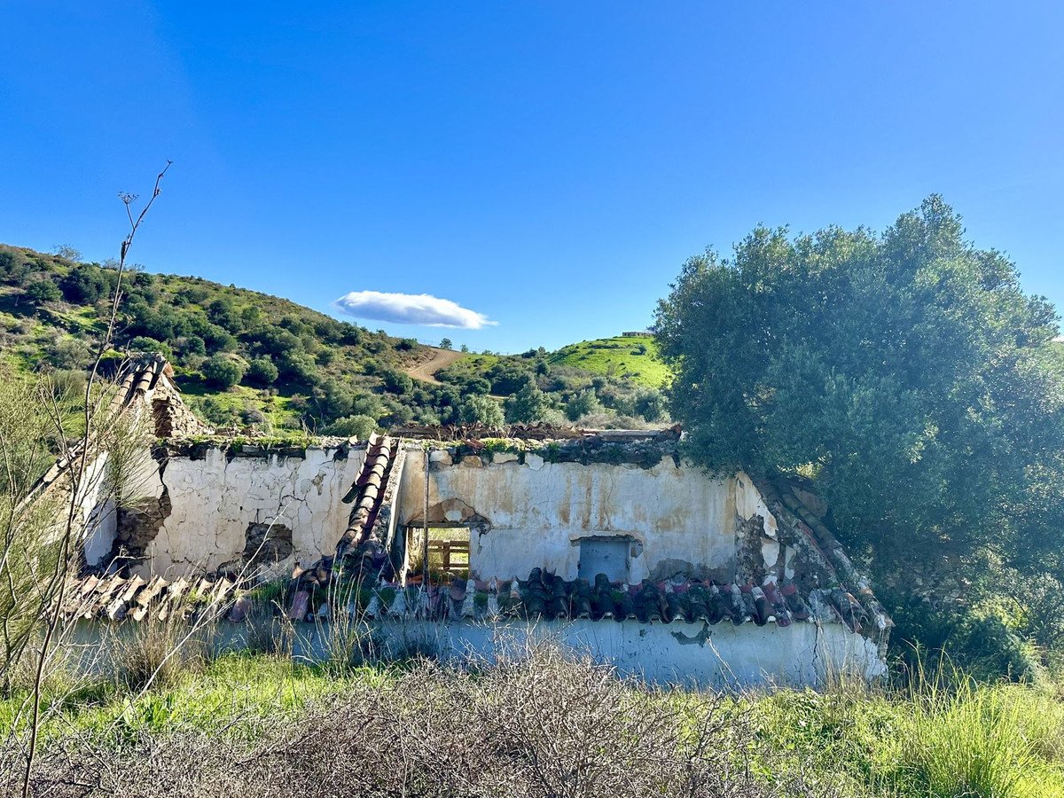 Land with Ruin in La Cala في La Cala, أرض مع أطلال