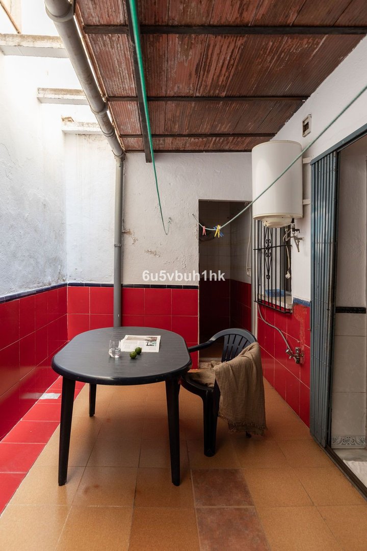 3 Bed شقة في الطابق الأرضي in Las Lagunas في Las Lagunas, شقة
