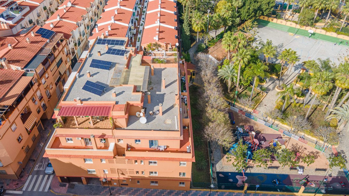 3 Bed شقة في الطابق الأرضي in Las Lagunas في Las Lagunas, شقة