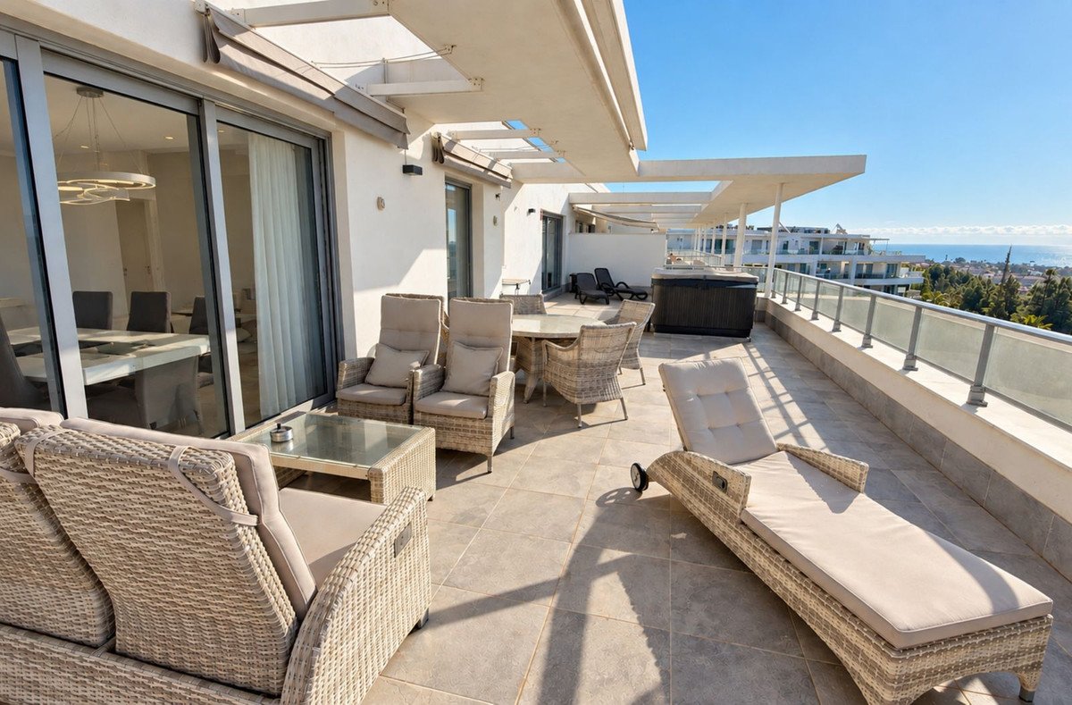 3 Bed Penthouse in Las Lagunas