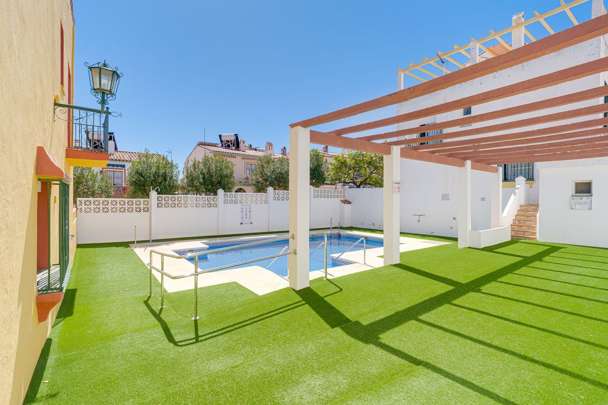 3 Bed بيت مدينة in Las Lagunas في Las Lagunas, تاون هاوس