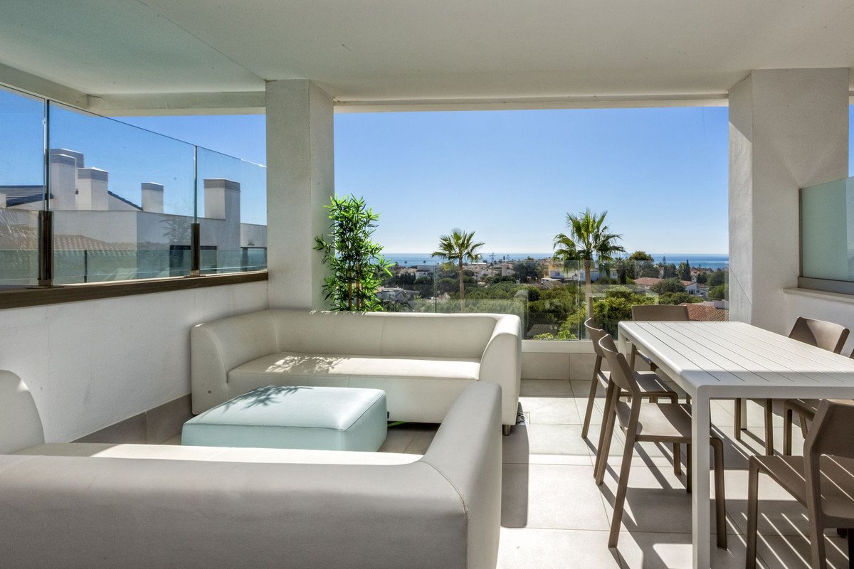2 Bed شقة في الطابق الأوسط in Mijas Costa في Mijas Costa, 