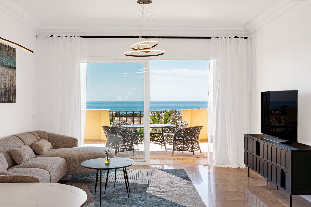 2 Bed شقة في الطابق الأوسط in Mijas Costa في Mijas Costa, شقة