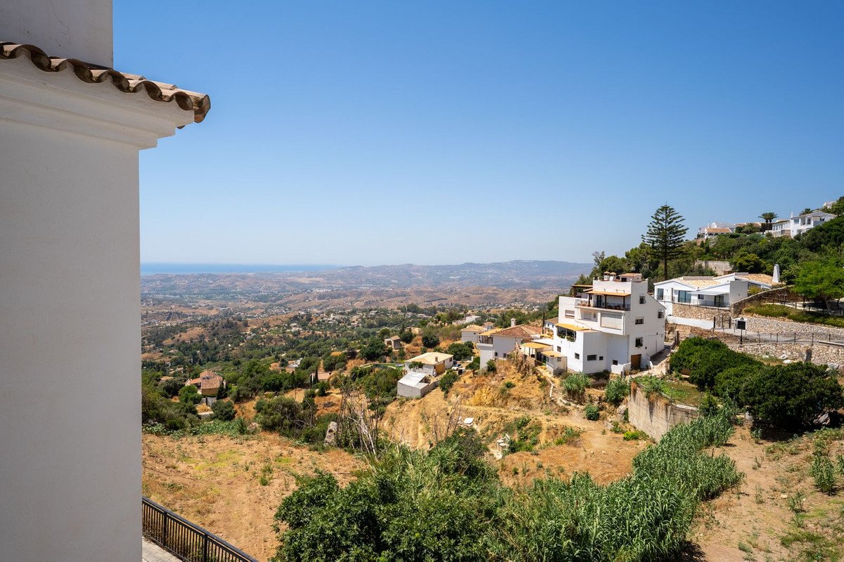 3 Bed شقة في الطابق الأوسط in Mijas في Mijas, 