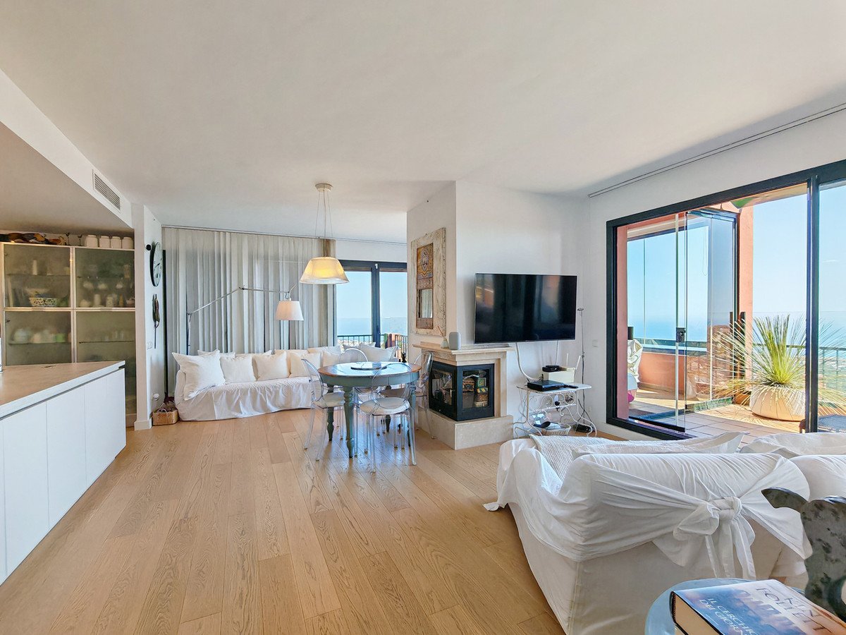4 Bed Middle Floor Apartment in Mijas Costa in Mijas Costa, 