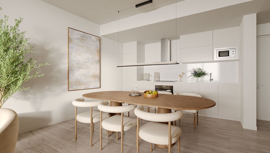Moderne keuken met witte kasten, houten eettafel en groot abstract schilderij.