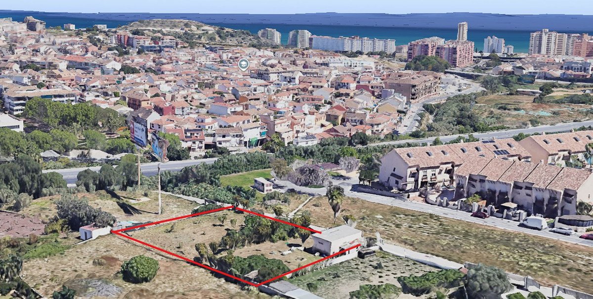 Land with Ruin in Mijas في Mijas, أرض مع أطلال