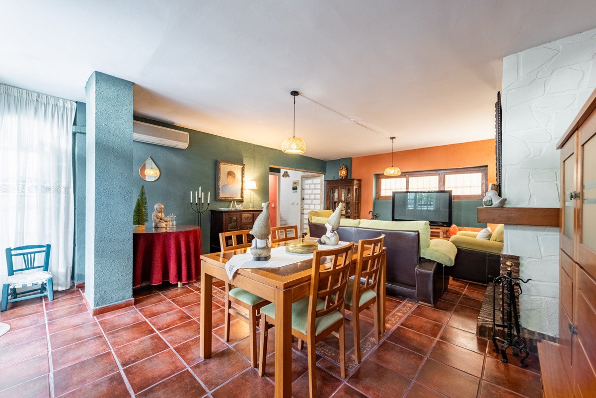 4 Bed Rijtjeshuis in Mijas Costa in Mijas Costa, 